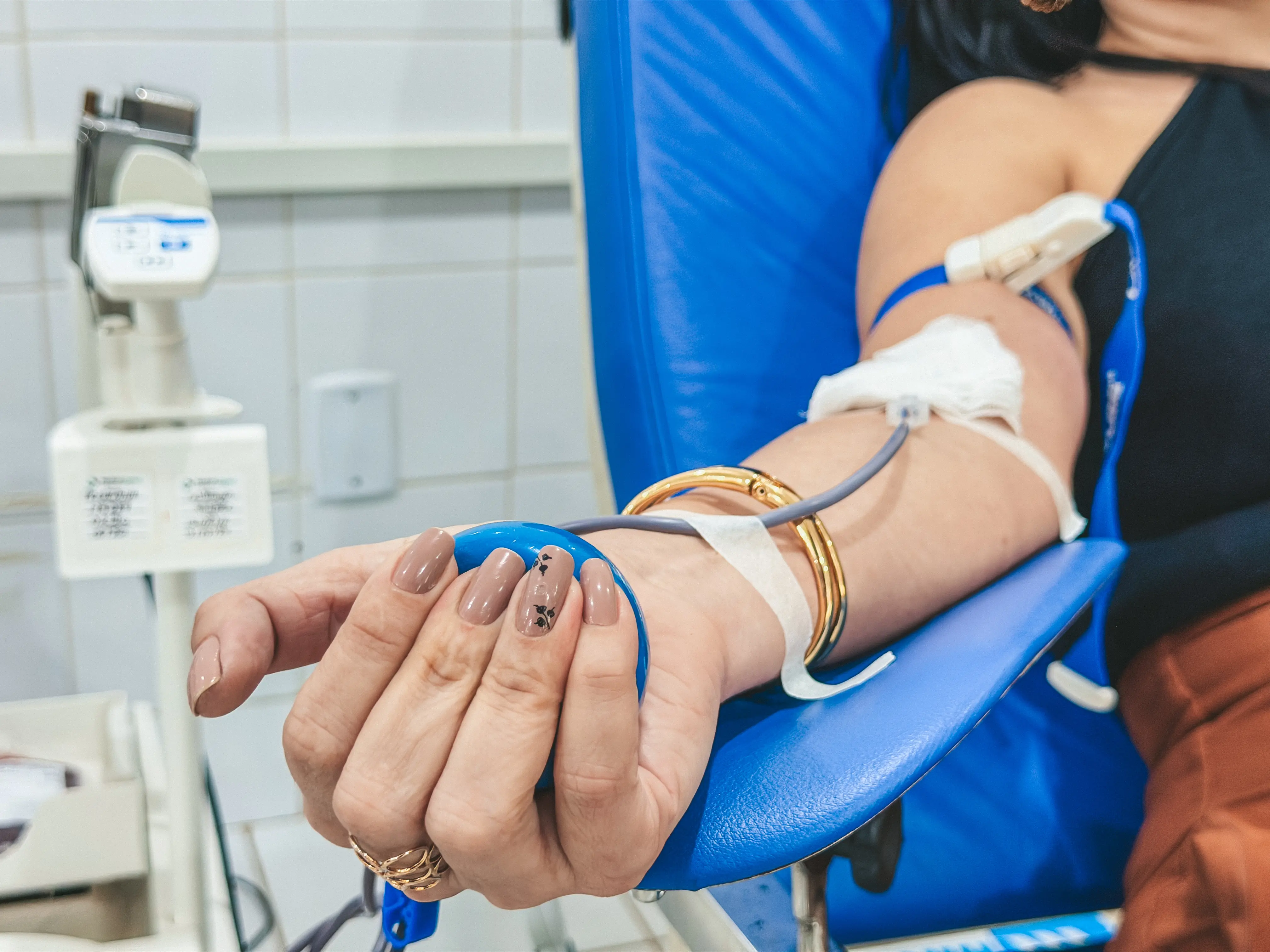Fez tatuagem ou botox recentemente? Entenda as novas regras para doar sangue