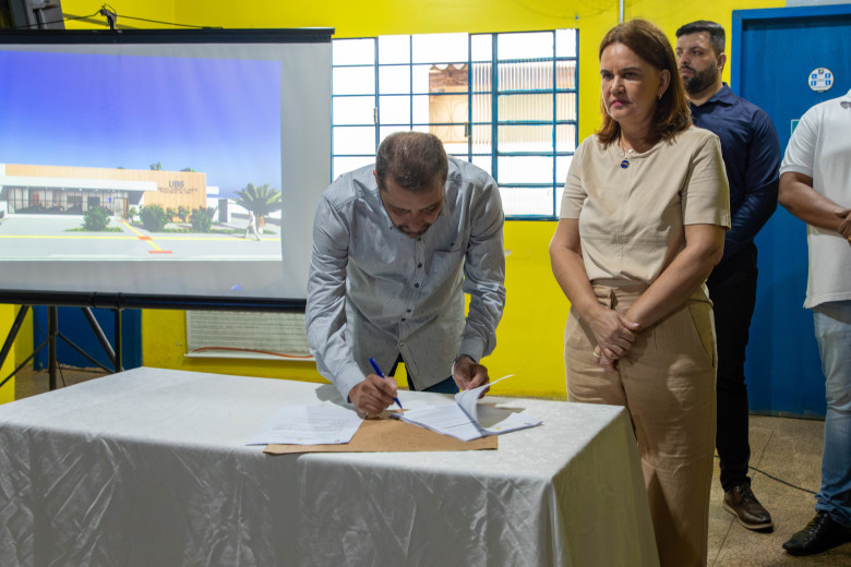Prefeito Hildon Chaves assina a ordem de serviço para reforma da Unidade de Saúde Pedacinho de Chão