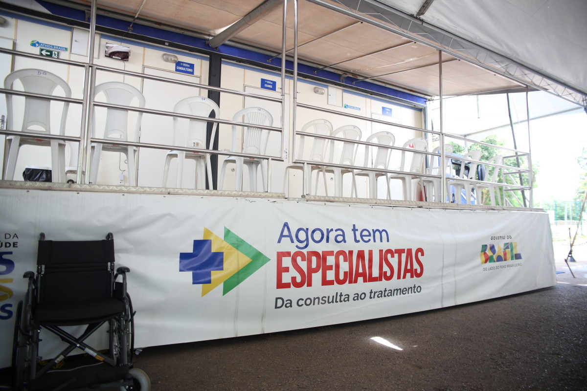 Pacientes operados de catarata devem retornar ao CEM