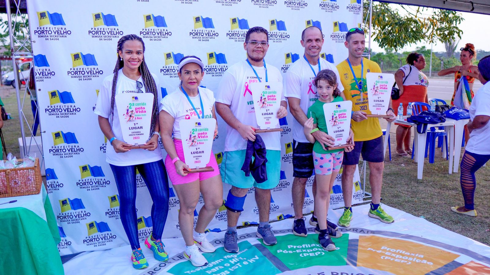 Primeiros colocados receberam troféus e os demais participantes receberam medalhas 
