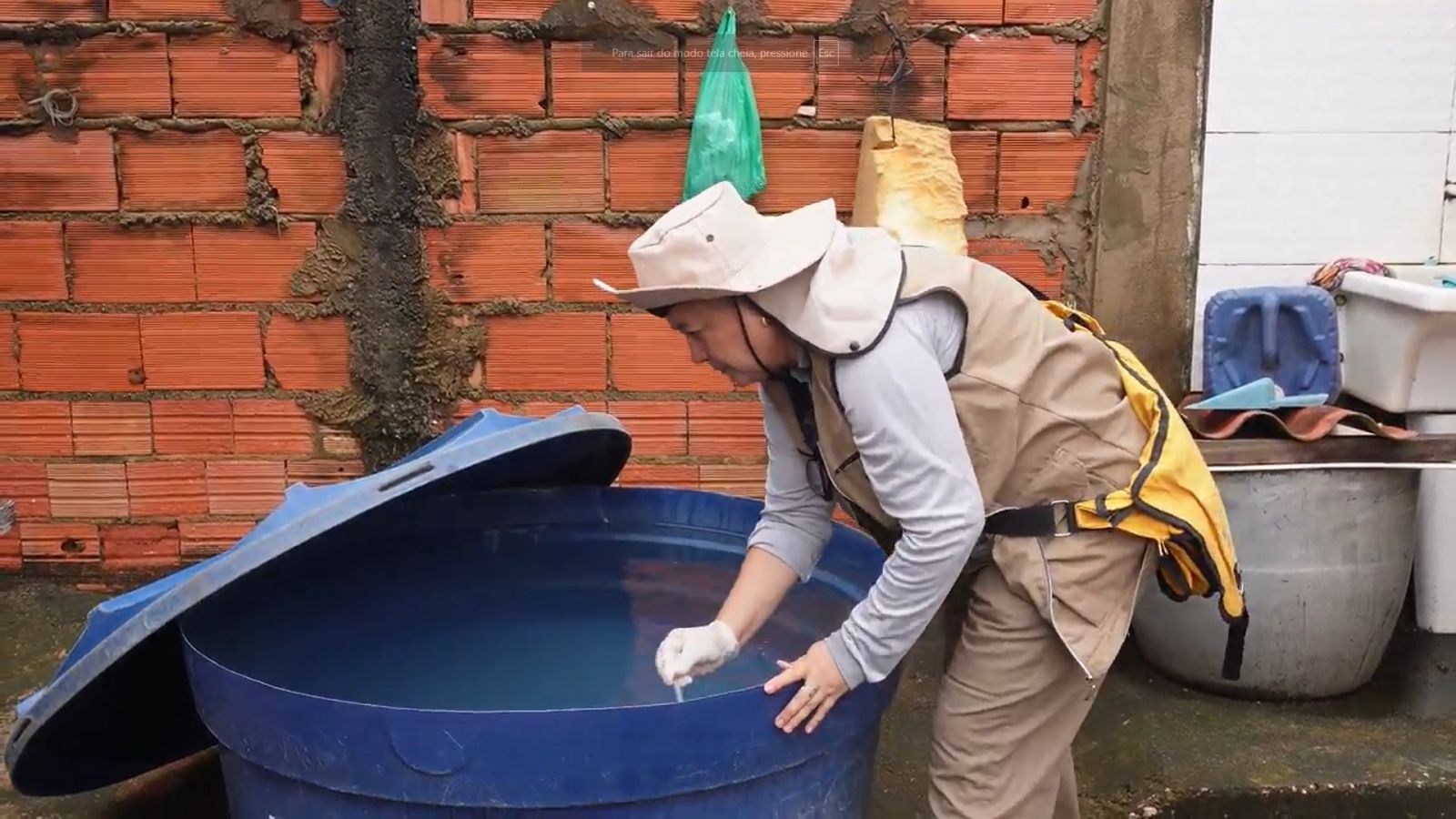 Agentes vão até as residências para observar a presença de larvas e criadouros do mosquito