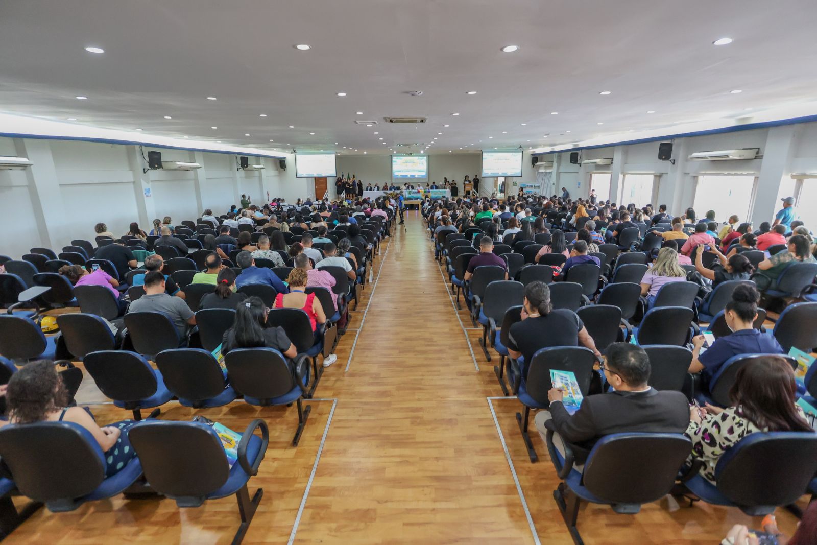 O evento foi remarcado para os dias 5 e 6 de junho.