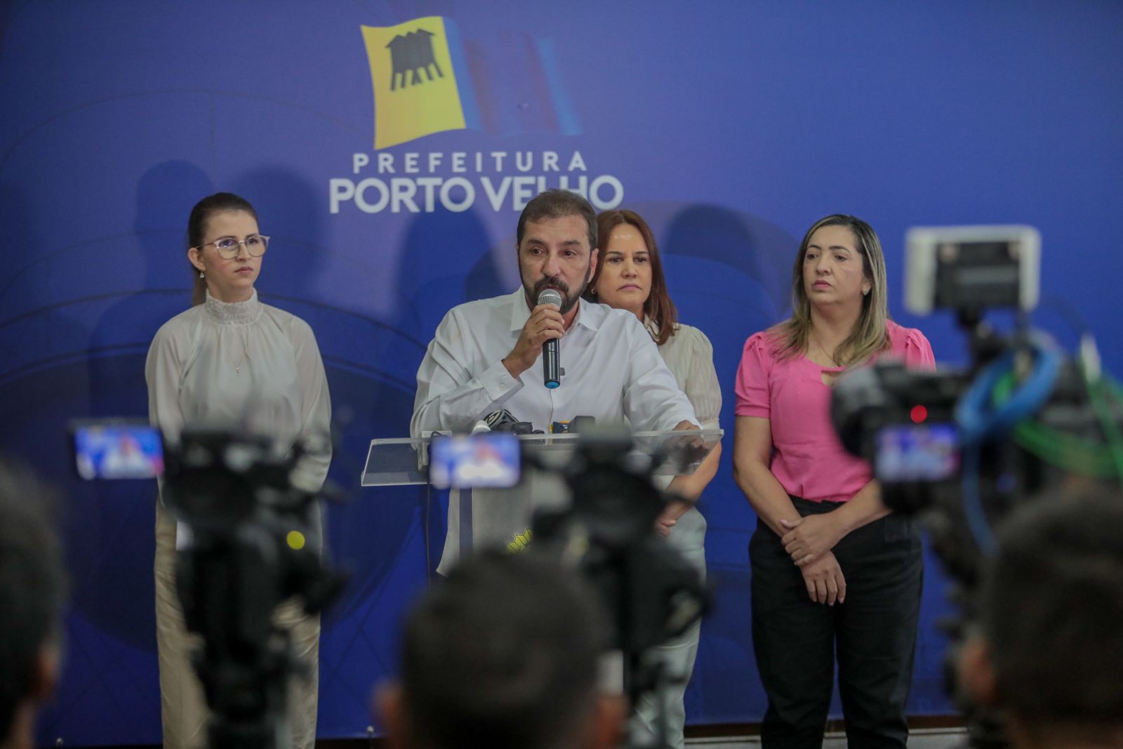 Prefeito lembra que os pais também foram vacinados no passado