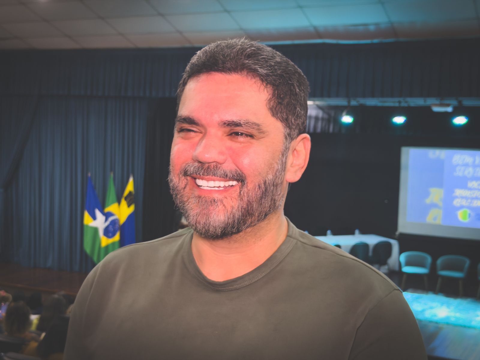 Alexandre Fernandes,  se emociona ao falar sobre mais uma oportunidade que conquistou através de estudp