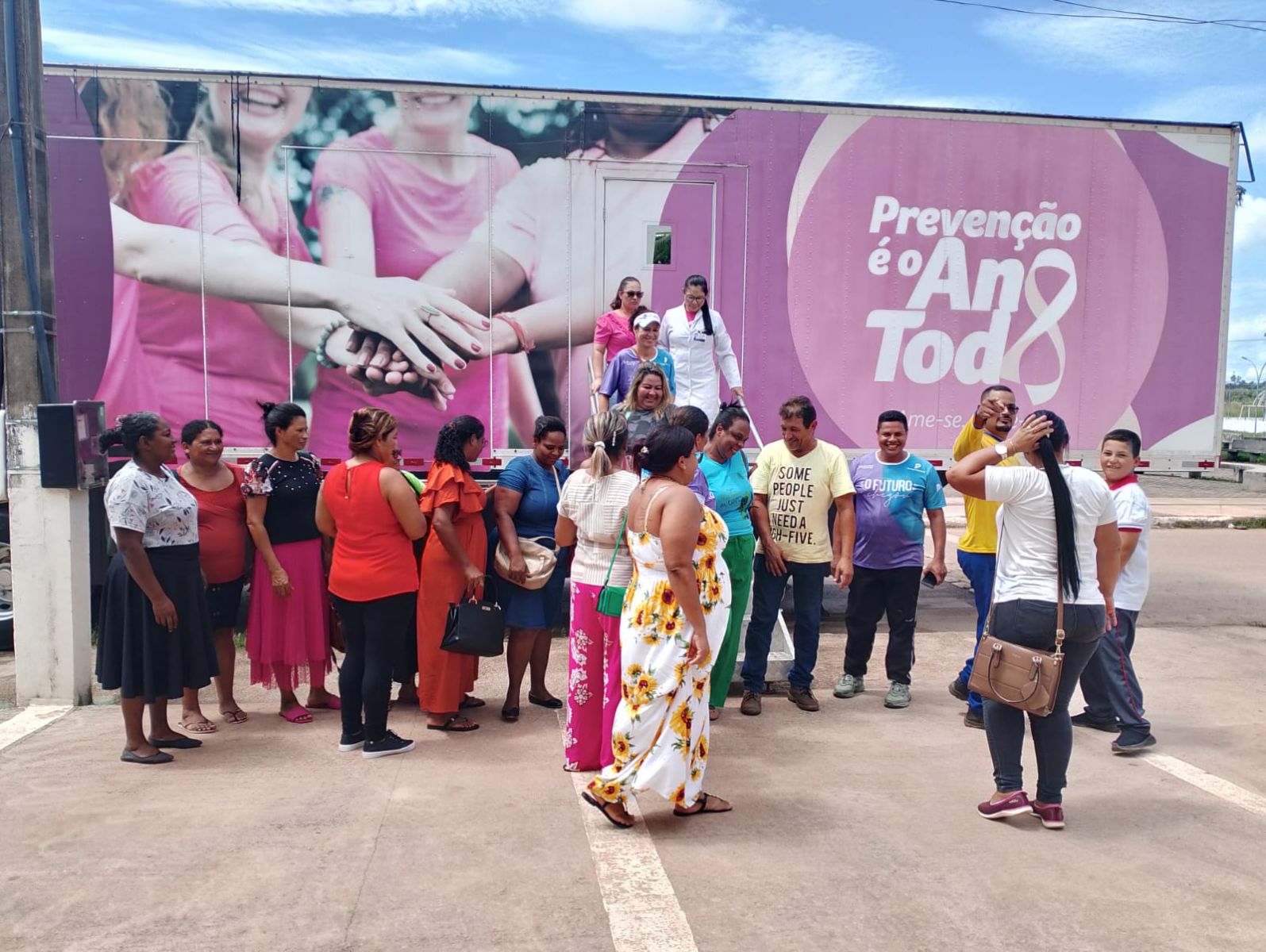 Exames foram realizados na carreta do Hospital do Amor, símbolo do cuidado e prevenção