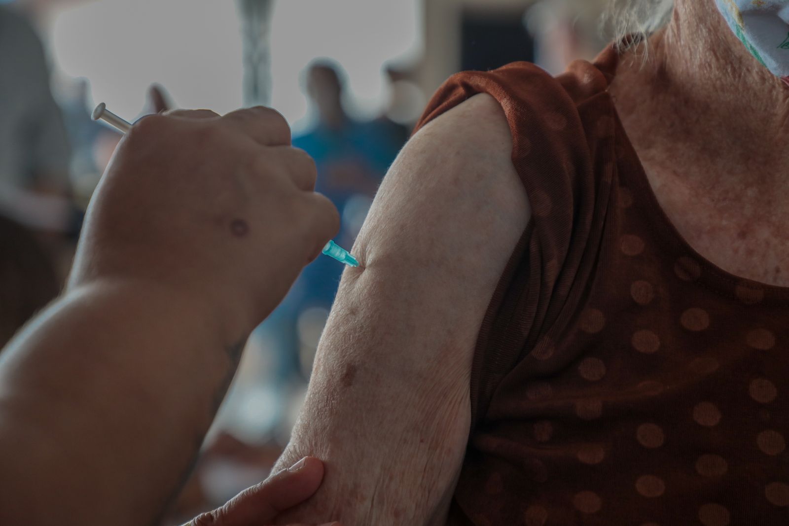 Quem recebeu alguma dose da vacina contra a Covid-19 deve aguardar 15 dias