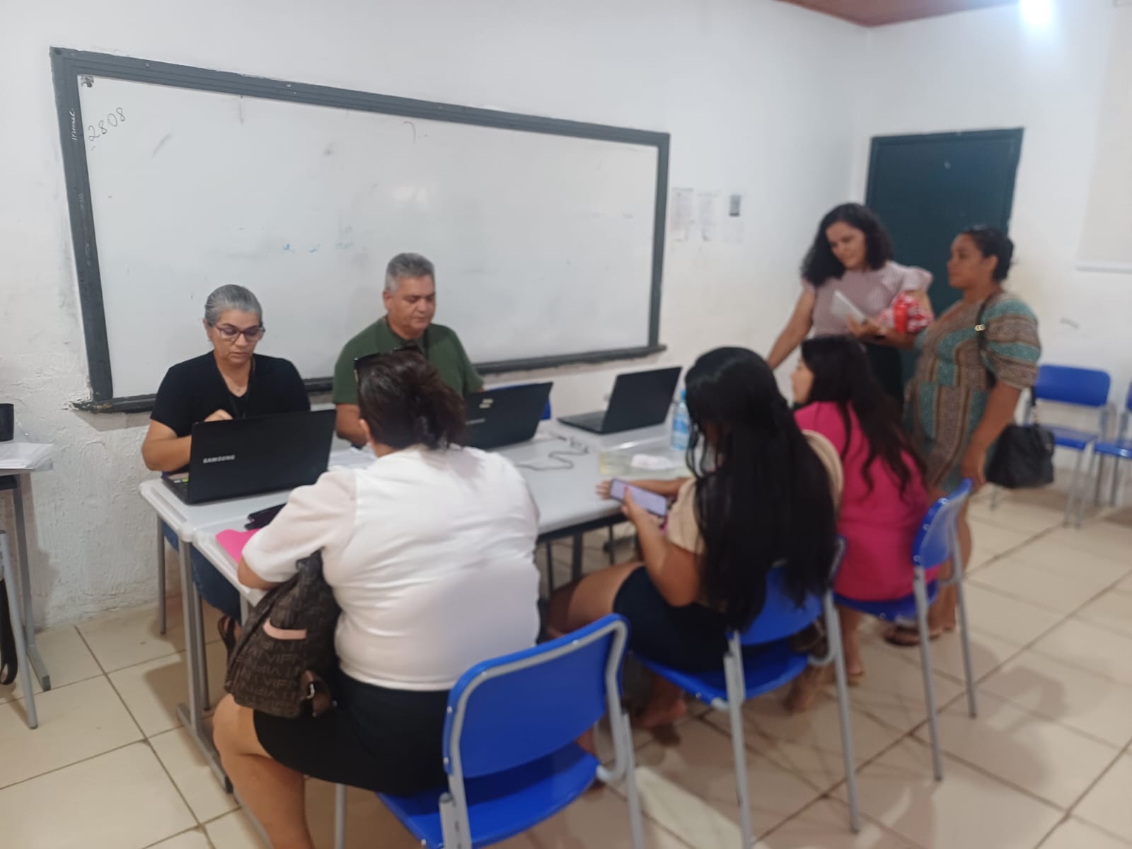Foram oferecidos diversos serviços como emissão da Carteira do Idoso