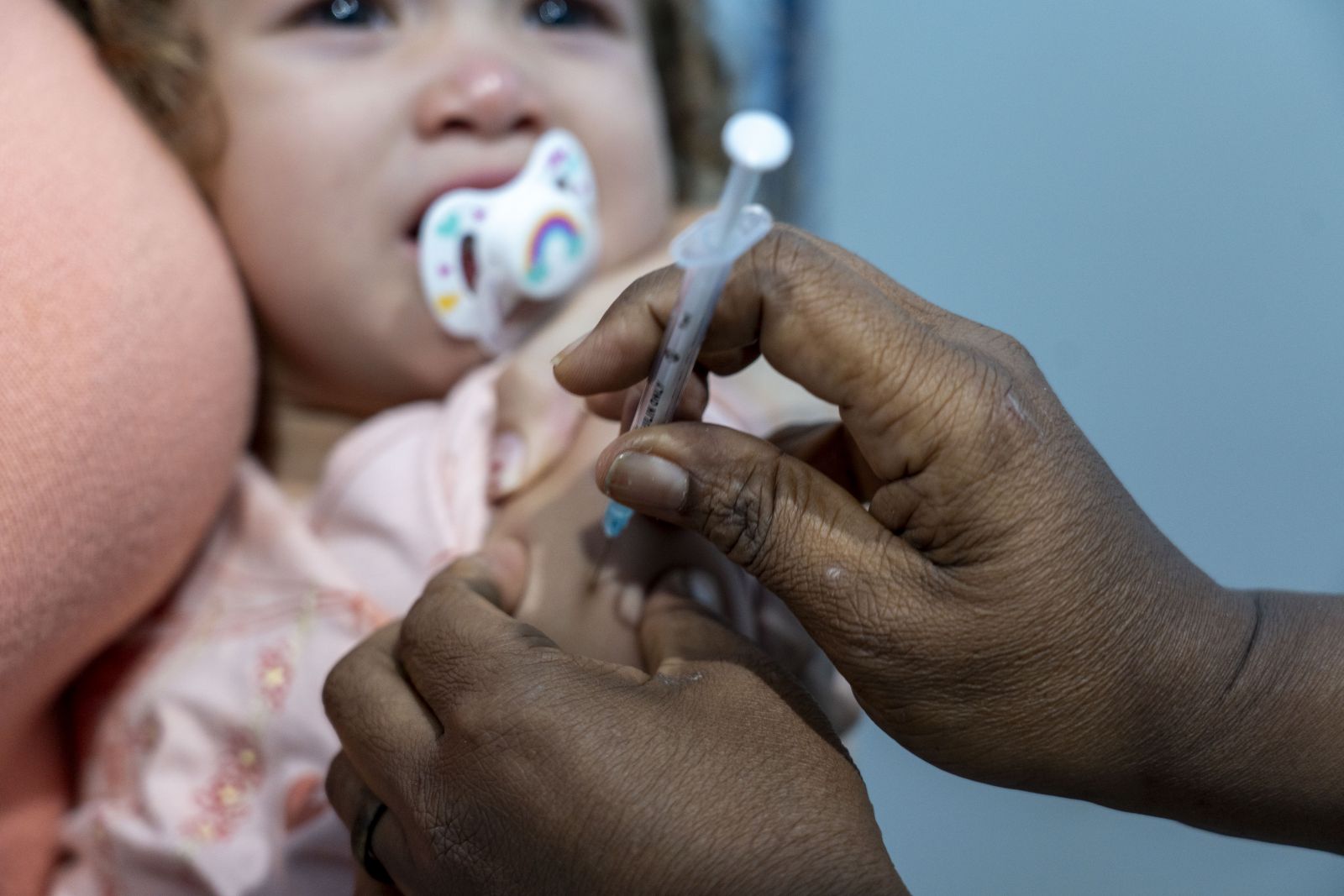 Foco são crianças de até 14 anos, mas a vacinação é para todas as idades