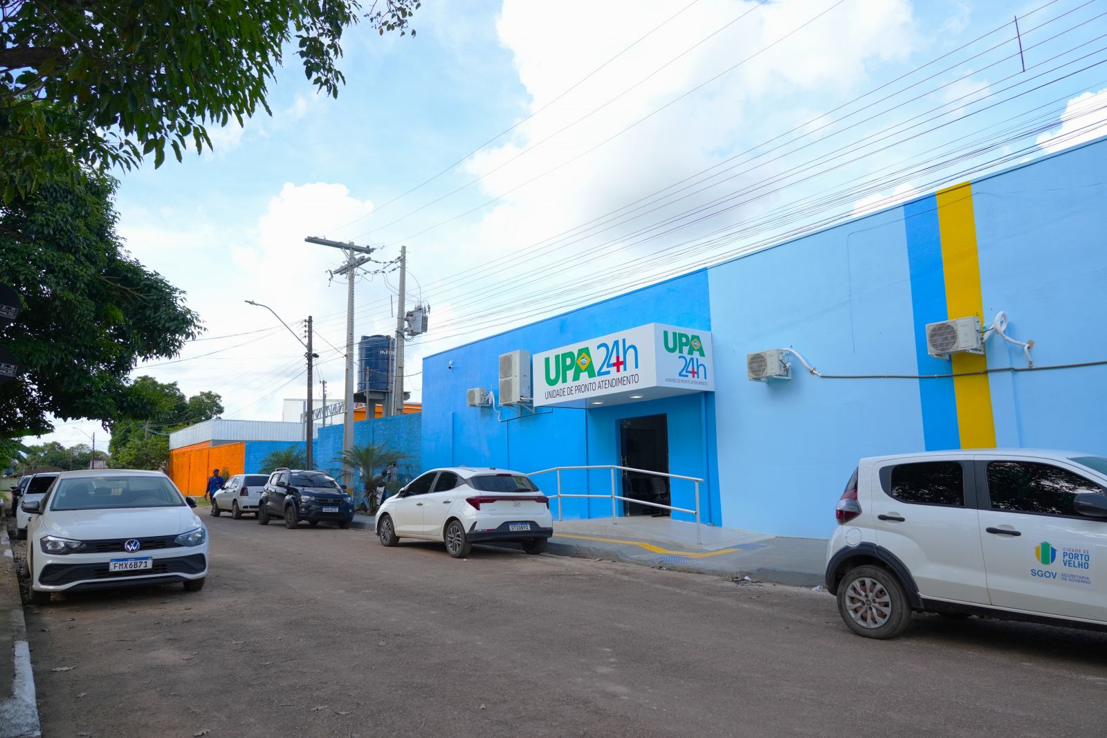 A unidade foi reestruturada para atender ao padrão nacional das UPAs 24h do Ministério da Saúde e passa a funcionar no novo endereço.