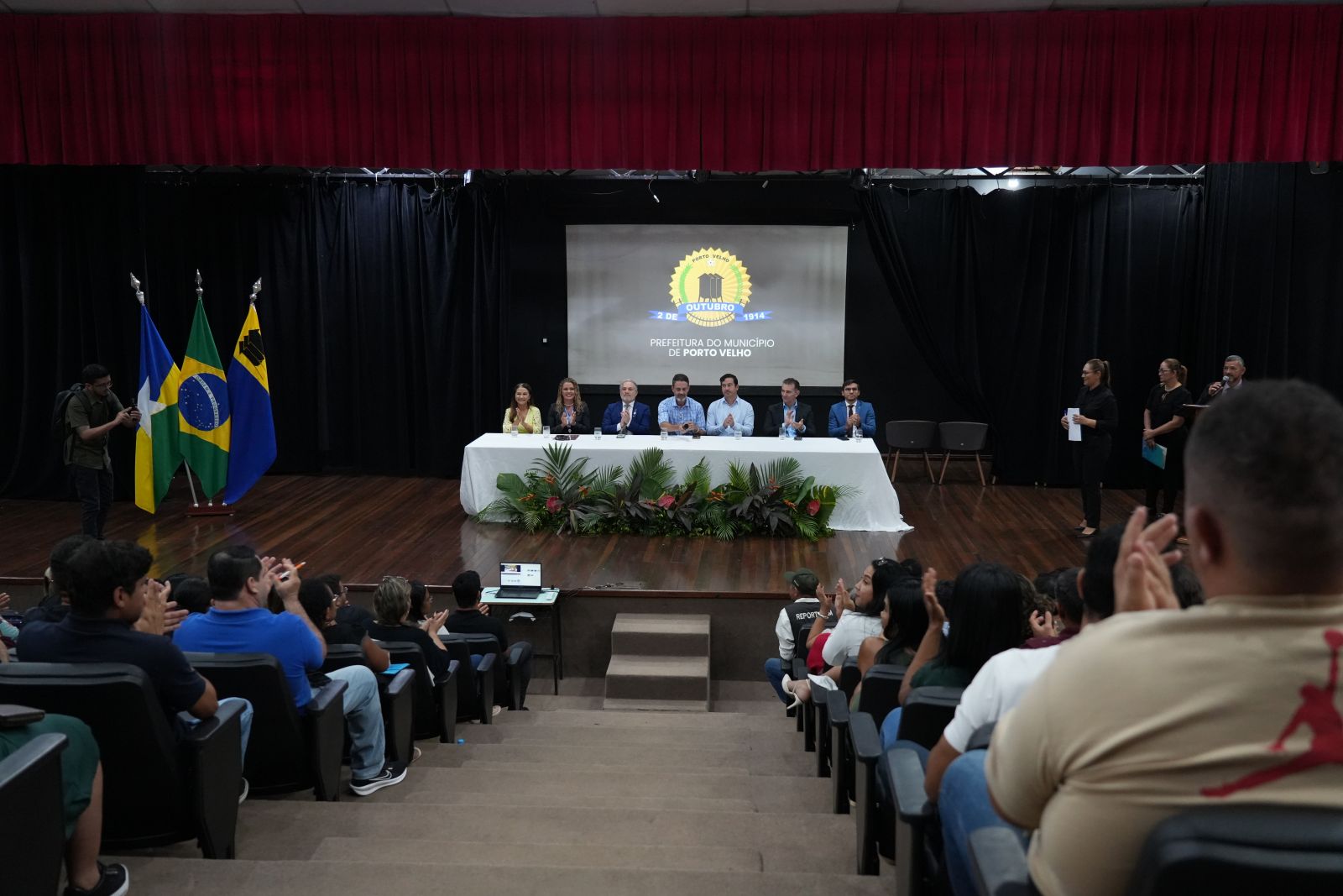 Solenidade foi realizada no Teatro Banzeiros