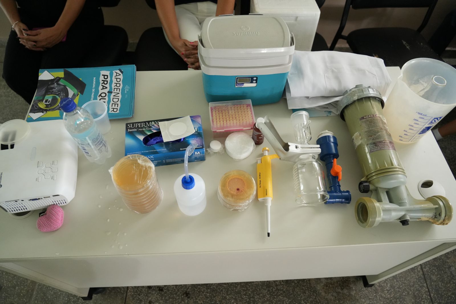 Estudantes receberam informações sobre o processo de desinfecção por meio de desinfetantes para matar os microrganismos na água