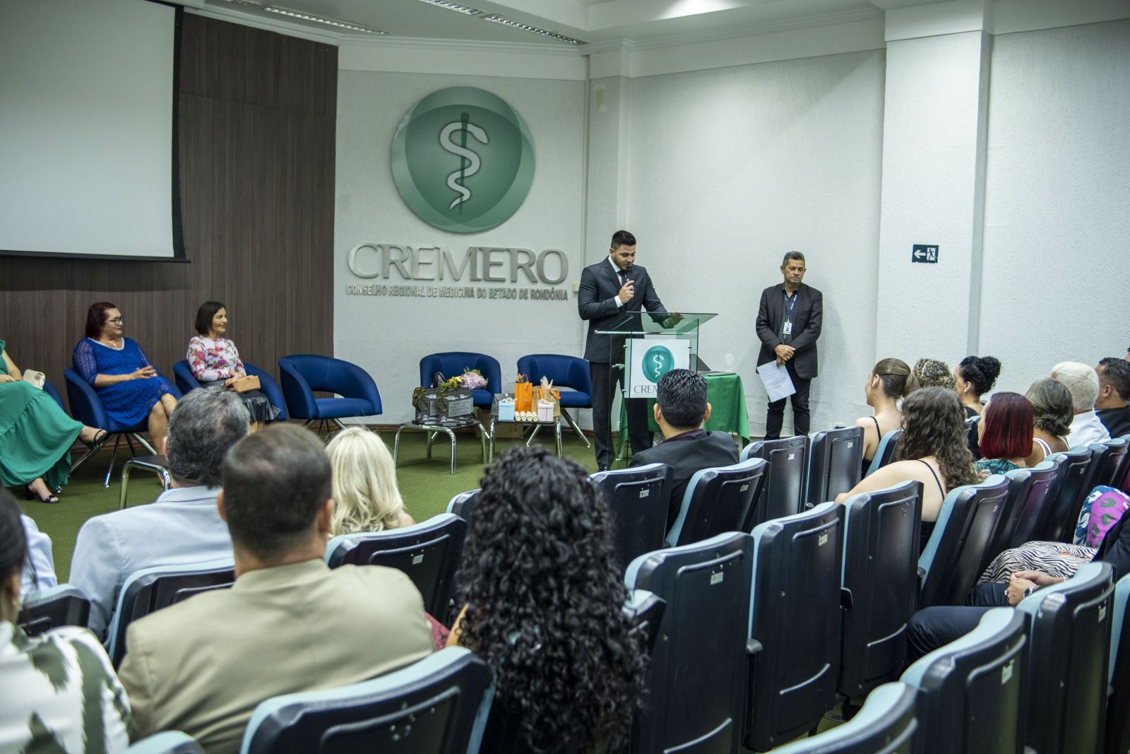 Cerimônia aconteceu no auditório do Cremero, na capital