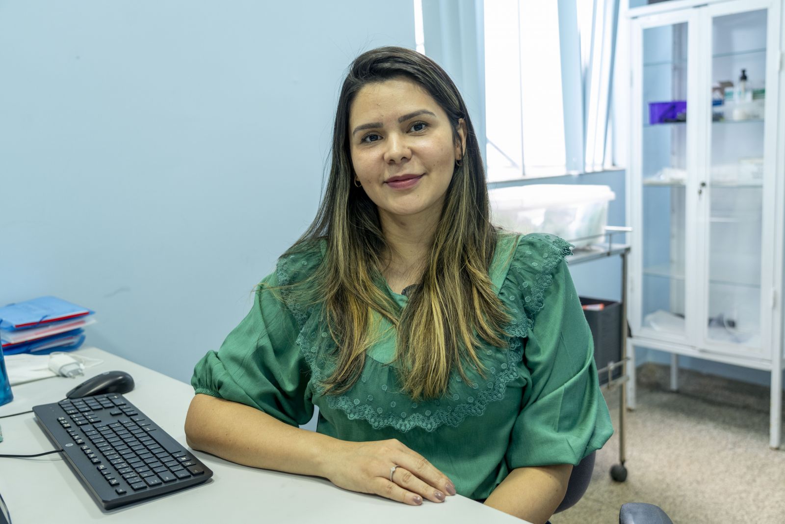 Especialista alerta que exposição excessiva à fumaça pode causar aumento da pressão arterial e arritimia
