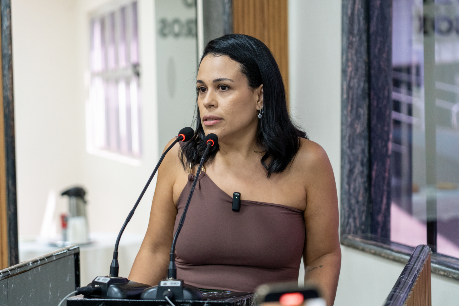 Para Geisa Brasil, mesmo com a redução, a população deve permanecer atenta aos sinais da doença