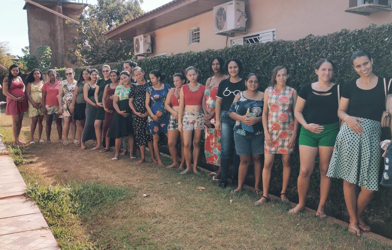 Grupo de grávidas recebe orientações com promoção de educação em saúde 