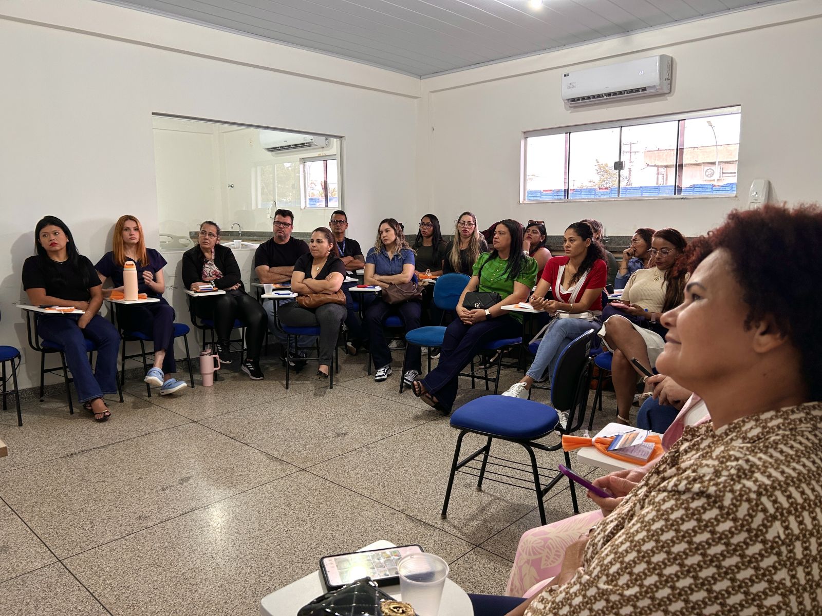 O evento contou com uma carga horária dividida em dois turnos para abranger diferentes escalas de trabalho