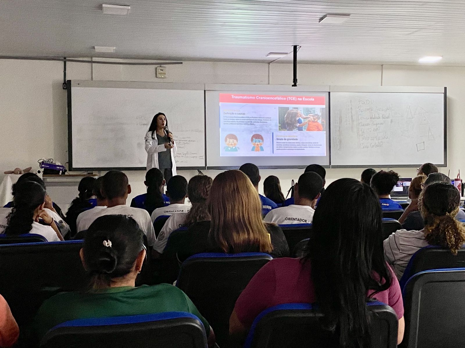 Capacitação reuniu orientações teóricas e práticas sobre atendimentos iniciais em situações de emergência no ambiente escolar