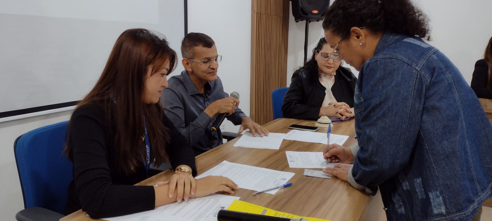 Foram empossados dez profissionais de saúde da Semusa, entre presidentes, secretárias, membros e suplentes