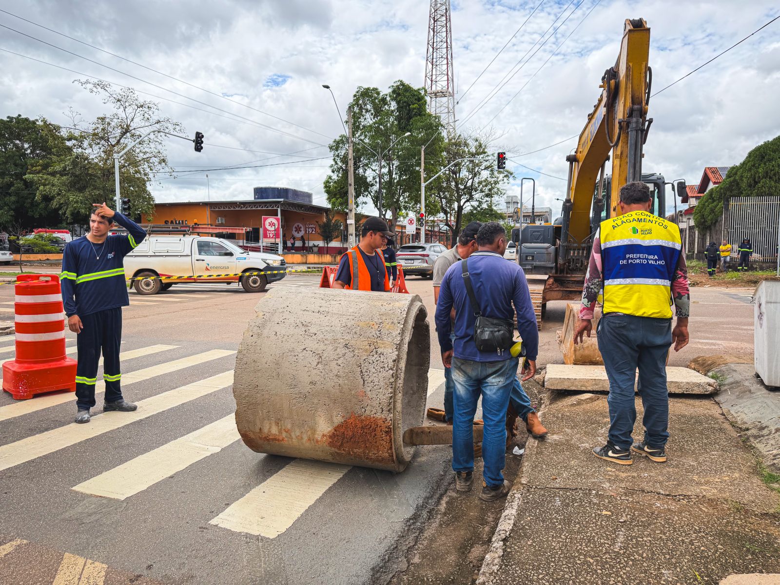 Obra de drenagem visa resolver os alagamentos na região