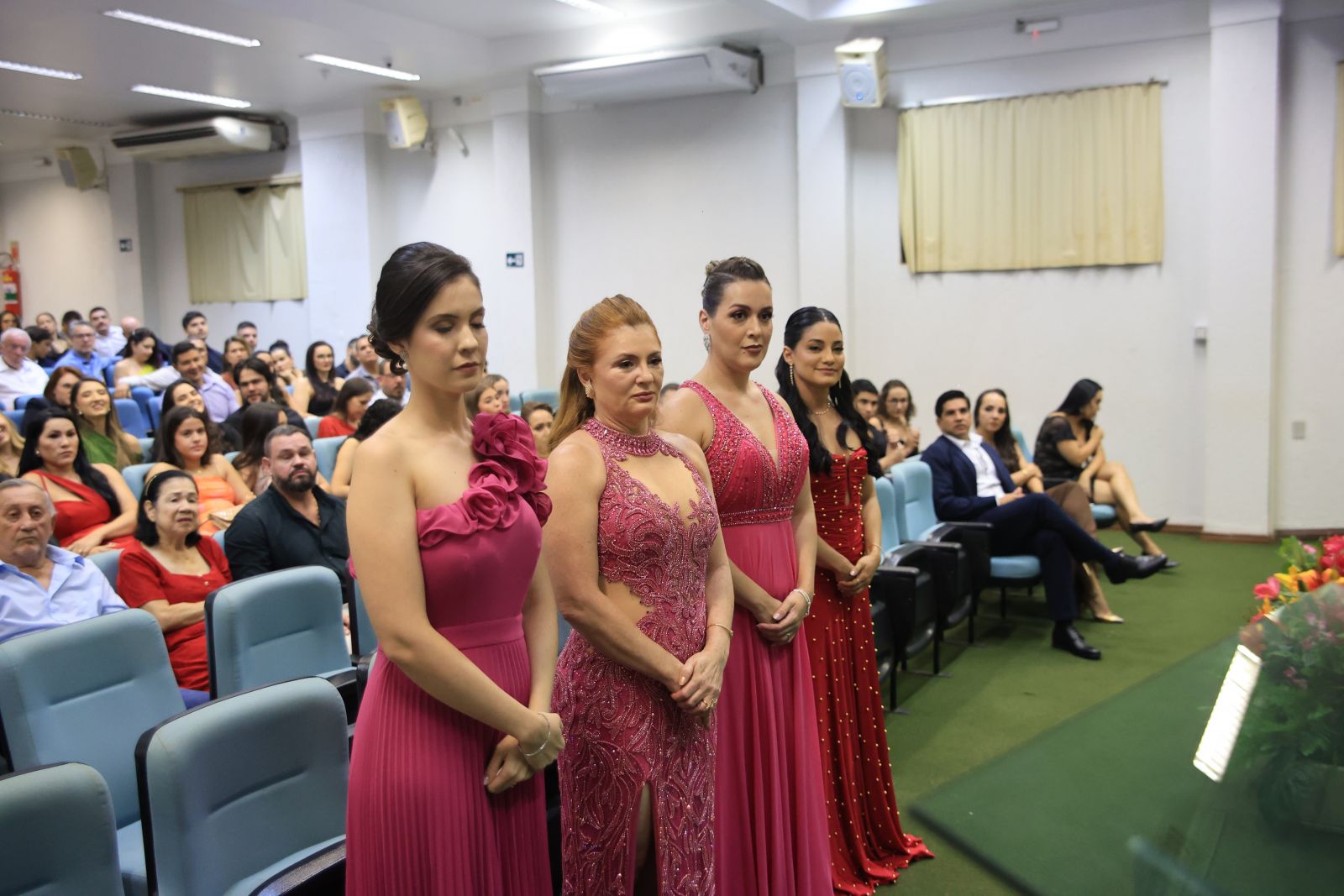 XII turma formou quatro novas especialistas: Vanessa Faleiros, Gracielli Nonato, Mariana Reis e Elisa Iglesias