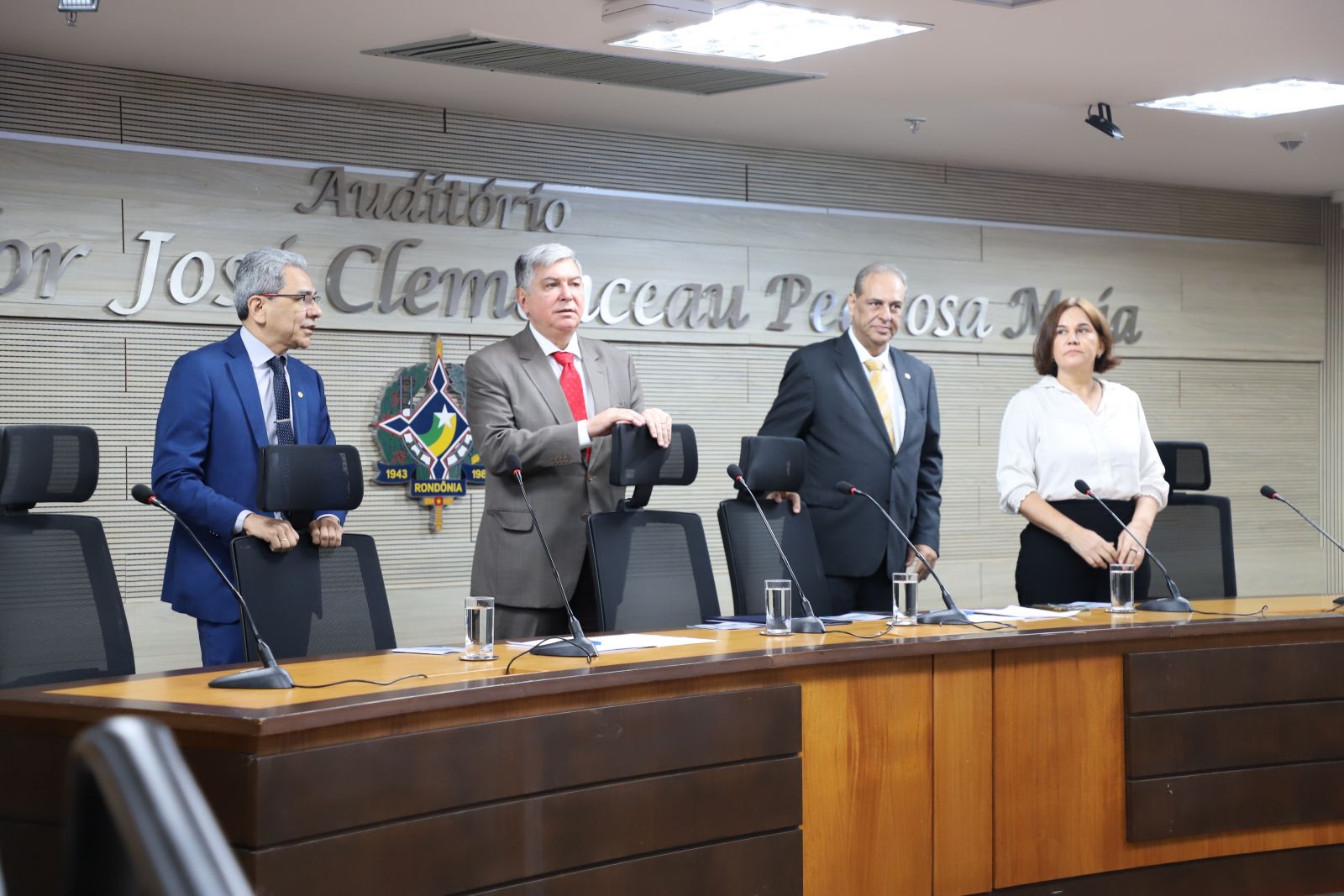 Secretária municipal de Saúde, Eliana Pasini, compôs a mesa de abertura