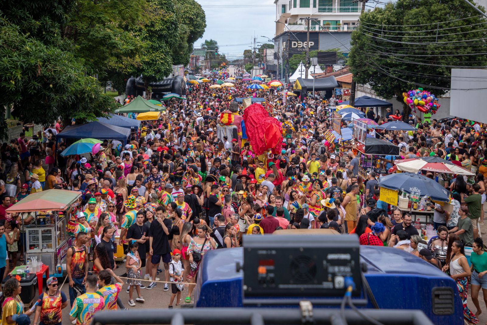 A festa mais popular do Brasil arrasta multidões por onde passa