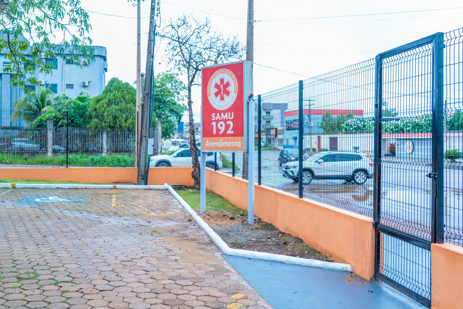 A ligação é gratuita, para telefones fixo e móvel