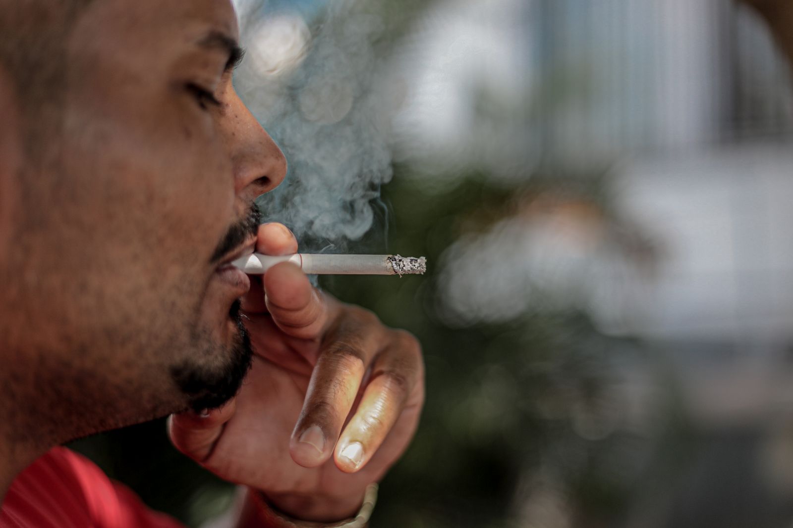 O tabagismo oferece baixa resistência e o estabelecimento da doença