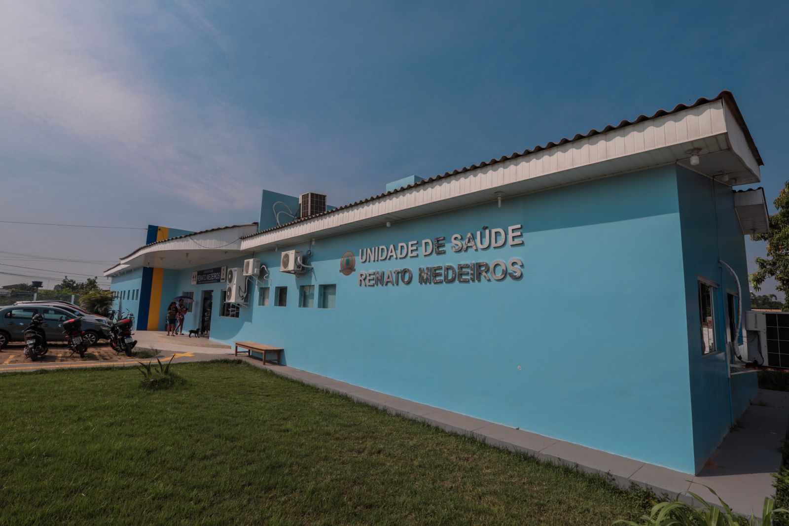 Na segunda-feira, por exemplo, a farmácia do Renato Medeiros só funcionará pela manhã