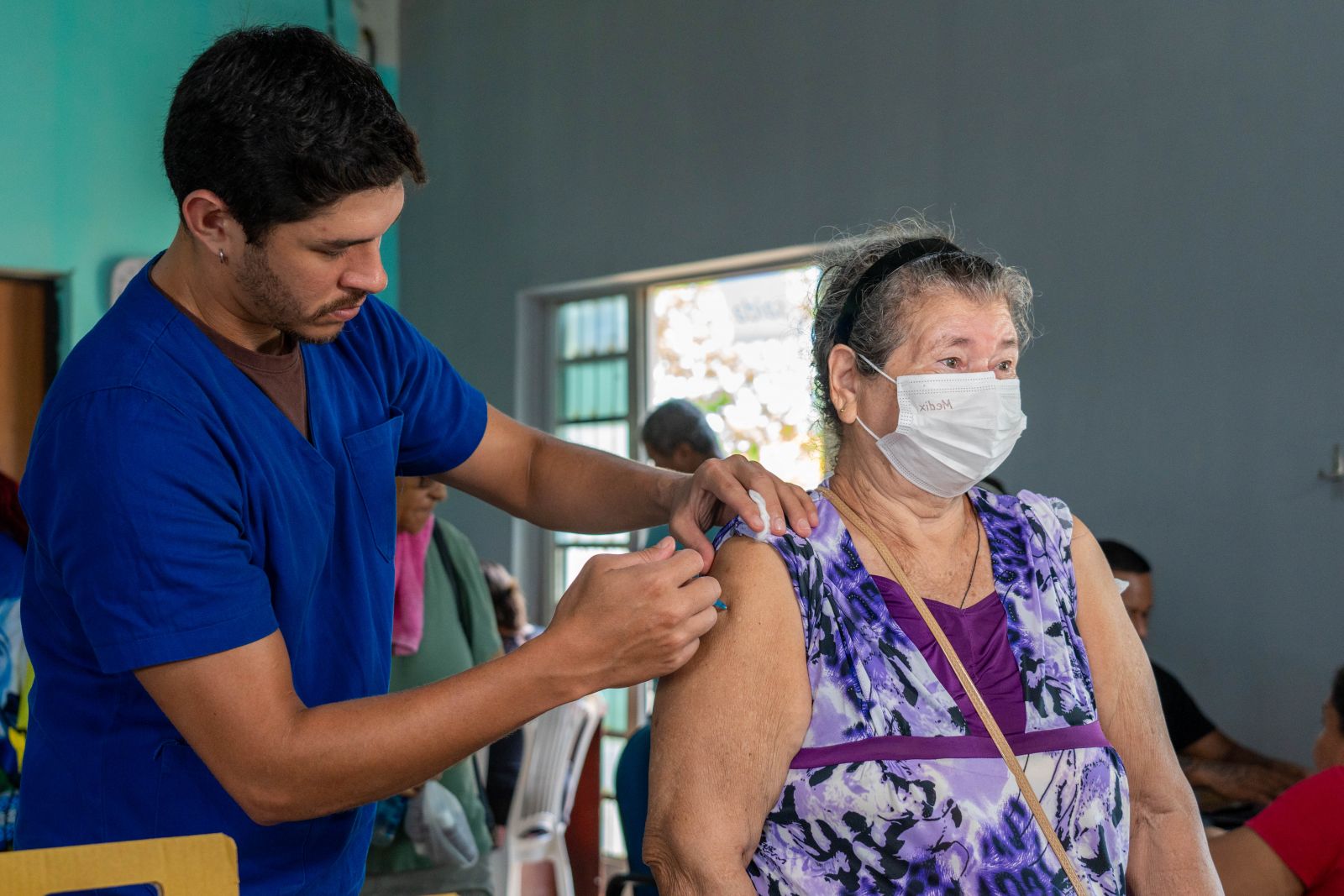 Maria Lucí tem 78 anos e foi uma das primeiras a receber a vacinação