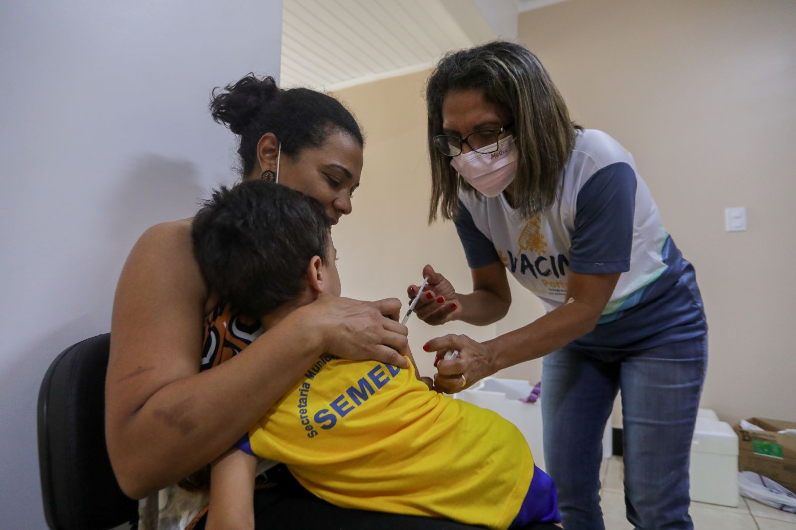 Retomada foi possível diante de nova remessa de doses enviada pelo MS
