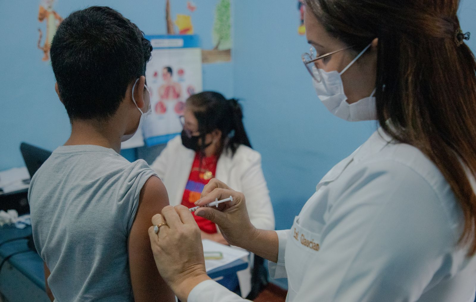 Vacina está disponível para meninos e meninas de 9 a 14 anos 