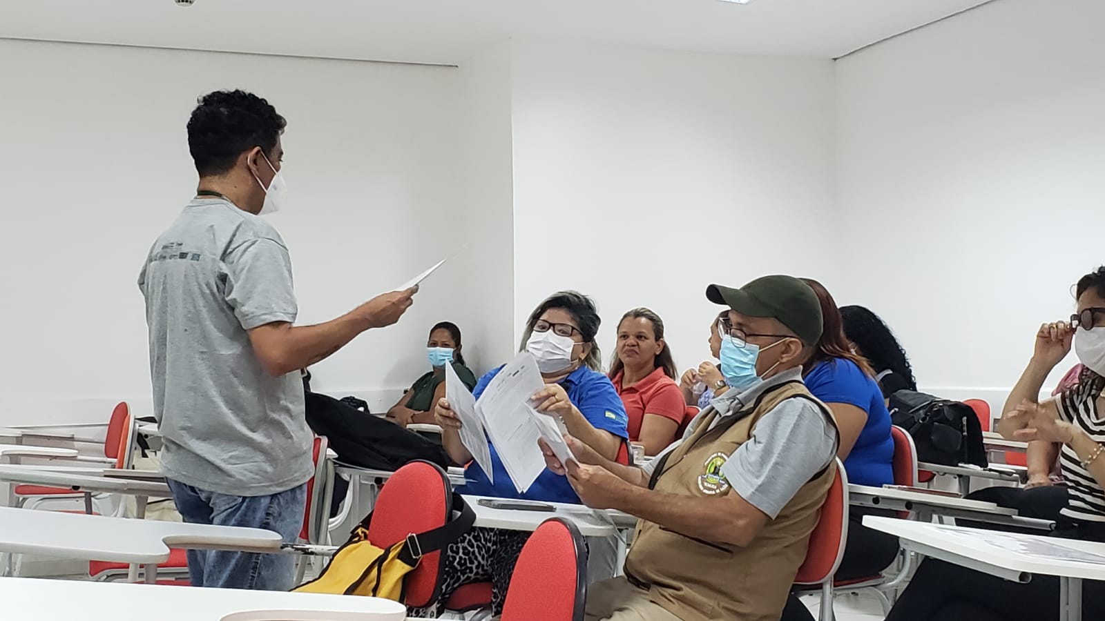 Alunos recebem EPI, material informativo para consulta e aparelhos de oximetria