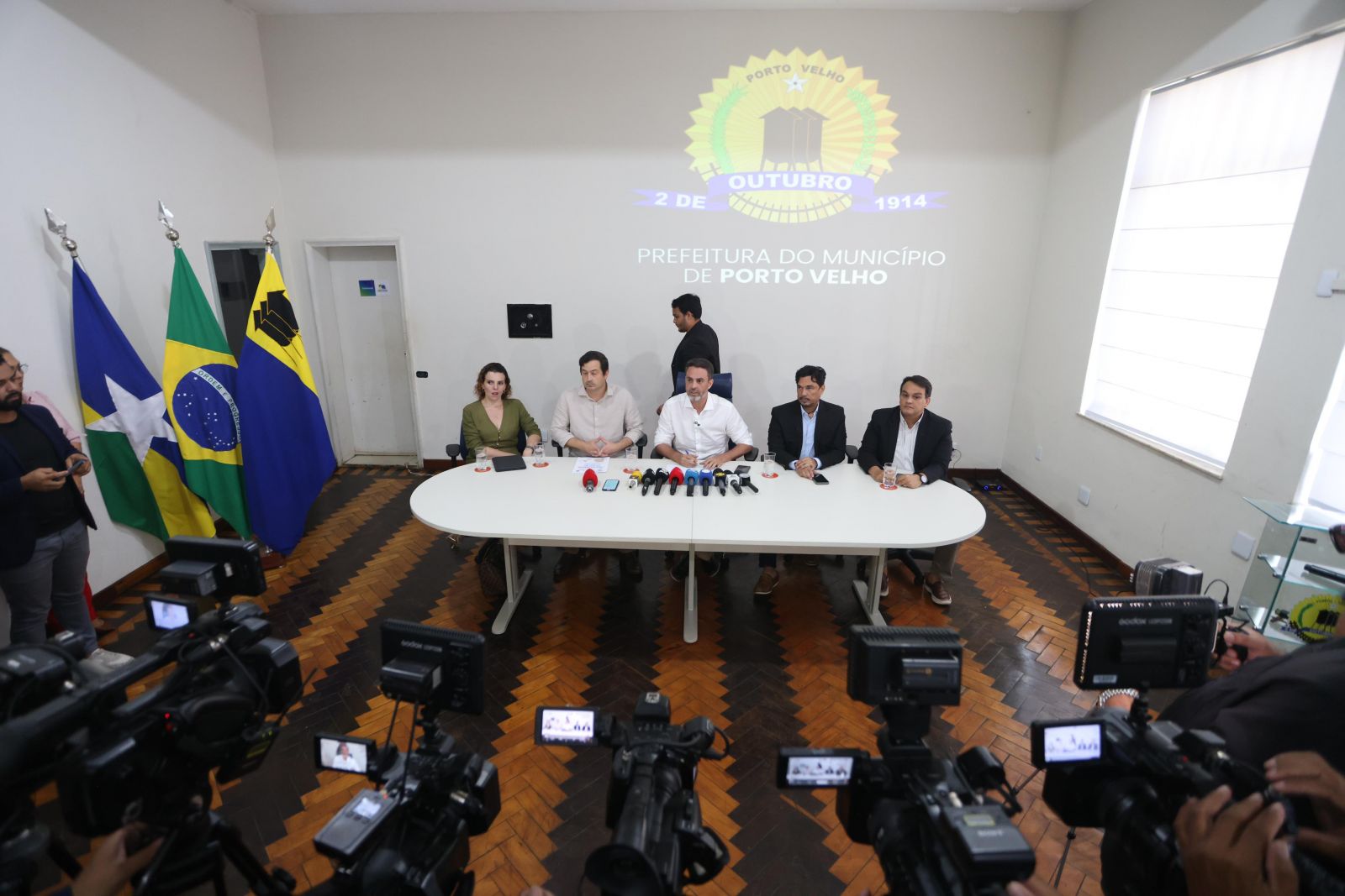 Prefeito reforça o compromisso de garantir o direito fundamental à saúde da população