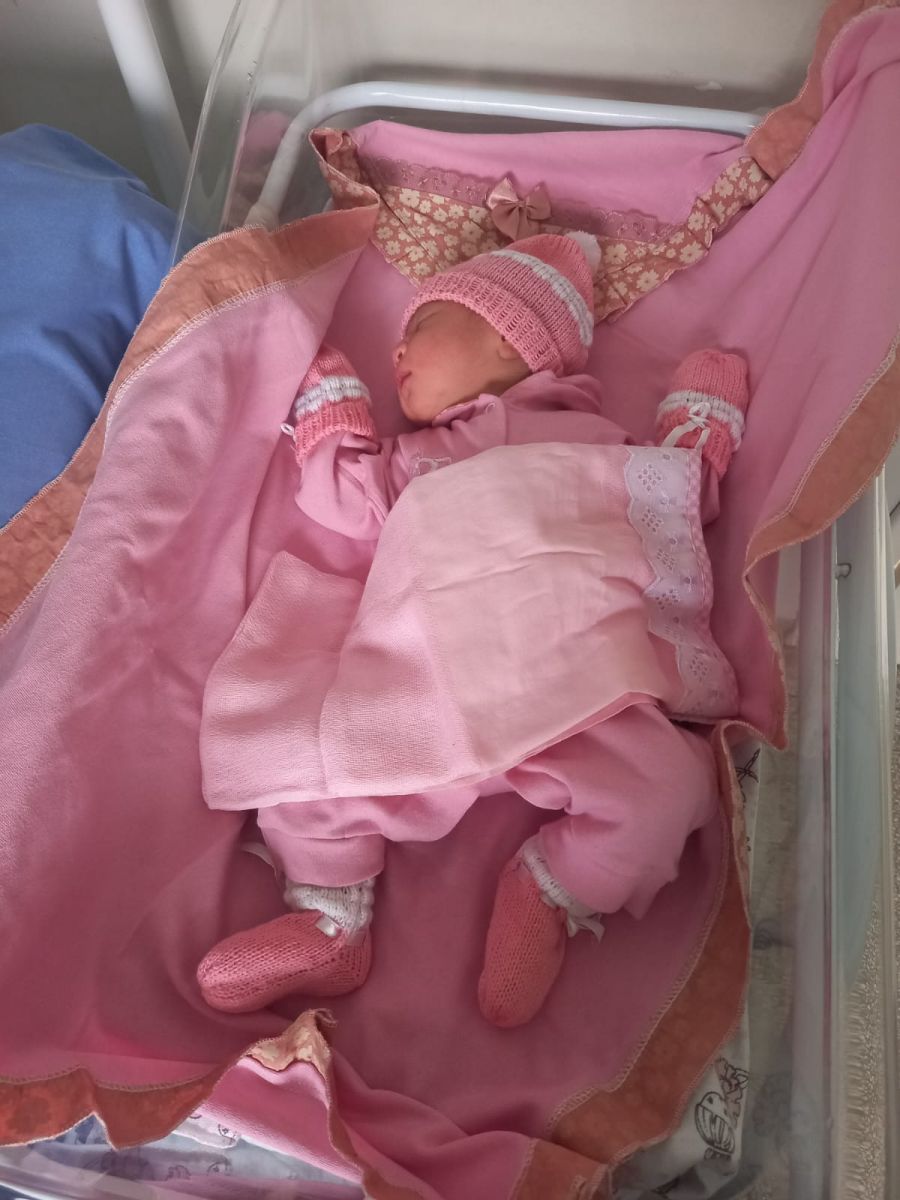 Menina nasceu de parto normal às 11h55 de quarta-feira, 1º de janeiro
